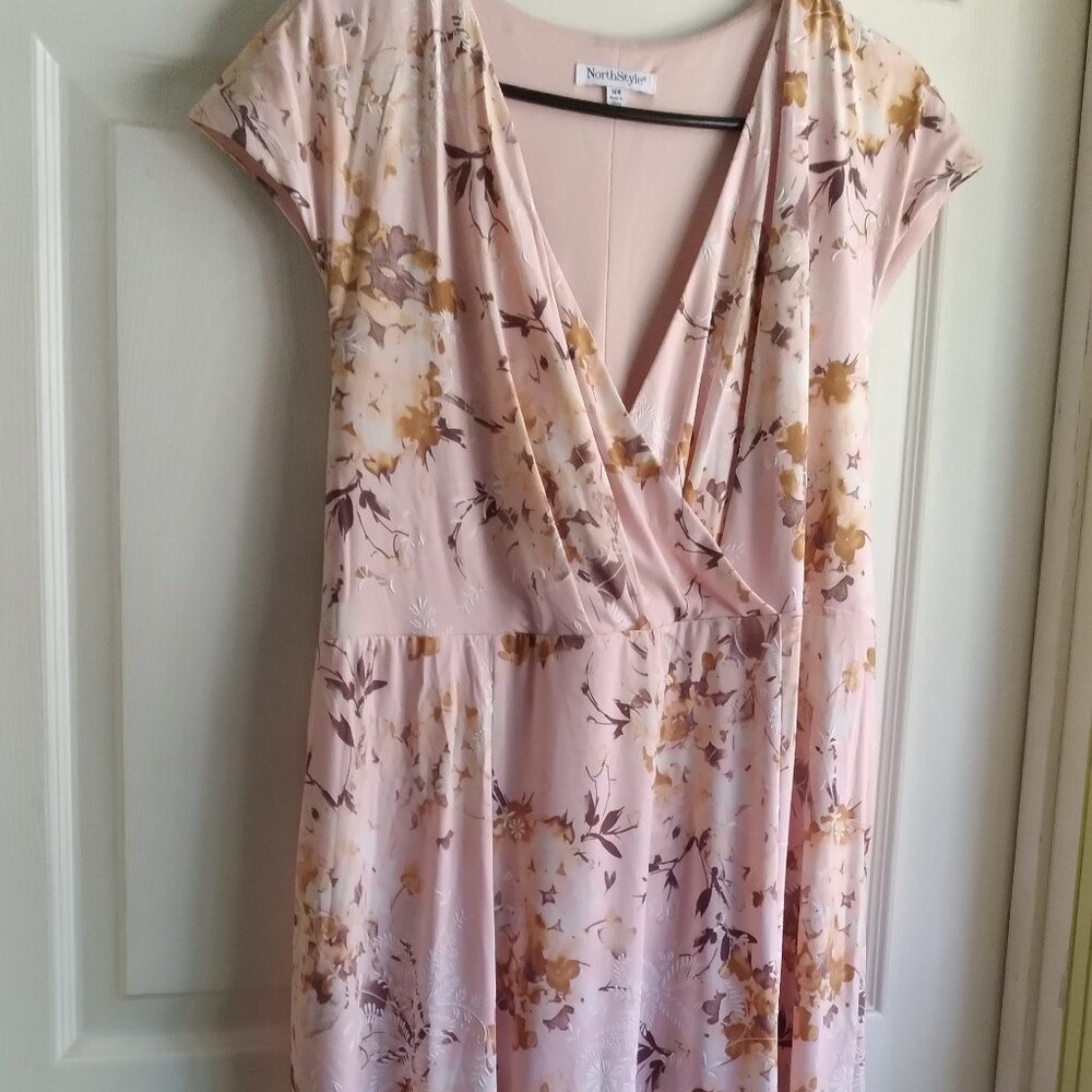Share NORTHSTYLE Sze 18W ~New~Poly Spandex DRESS Nude pink floral New $98
